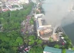 Incendio alle poste centrali di Manila, capitale delle Filippine. In 7 ore le fiamme divorano l'edificio - VIDEO