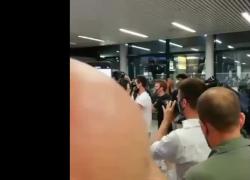 Tokyo 2020, Tamberi torna in Italia: bagno di folla e abbracci a Fiumicino. IL VIDEO