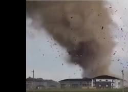 Tornado in Indiana, lo spaventoso VIDEO della tromba d'aria che negli Stati Uniti ha ucciso una persona