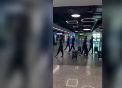 Fiumicino, la coreografia delle "farfalle azzurre" di ginnastica ritmica in aeroporto prima della partenza per le Olimpiadi di Parigi - VIDEO