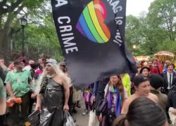 Gay Pride a New York, il coro choc: "Siamo qui, siamo Queer, veniamo per i vostri bambini" - VIDEO