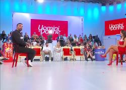 Anticipazioni Uomini e Donne, "Mario e Morena hanno fatto sesso in auto fuori da una discoteca", dura lite in studio - VIDEO