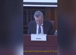 Audizione di Draghi, i parlamentari si annoiano e lui li 'bacchetta': "Vedo che guardate l'orologio, quindi vi saluto" - VIDEO