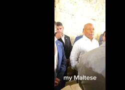 Gerusalemme, ex sindaco NY Adams cerca benedizione israeliana e lancia l'anatema: "A New York l'antisemitismo è vivo, c'è da preoccuparsi" - VIDEO