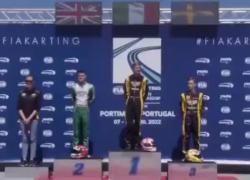 Pilota russo di kart fa il saluto nazista sul podio durante l'inno italiano: il VIDEO