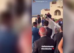 Matrimonio Diletta Leotta a Vulcano, oltre 100 invitati tra cui Elodie, Chiara Ferragni e Hunziker, lei con abito bianco in pizzo, Karius in giacca bianca e pantaloni neri - VIDEO