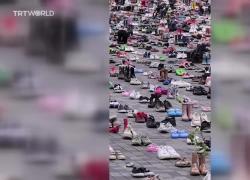 Olanda, 14.000 paia di scarpe per ricordare i bambini palestinesi uccisi negli attacchi israeliani a Gaza - VIDEO