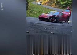 Usa, Ferrari 458 Spider da oltre €200mila si schianta contro camion traslochi nella Tail of The Dragon con 318 curve, auto distrutta -  VIDEO