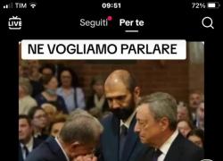 Prodi e il 'baciamano' a Papa Draghi al funerale di Flavia Franzoni, il web: "Alto tradimento è il minimo viste le cariche ricoperte" - VIDEO