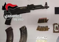Milano banlieue, 26enne marocchino spara con kalashnikov "per intimidire negoziante" a Corsico: arrestato con addosso 120 gr di cocaina - VIDEO