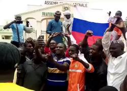 Golpe Niger, manifestanti sventolano bandiere russe, "ipotesi infiltrazioni Wagner"; Francia: "Colpo di Stato non definitivo" - VIDEO