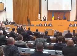 Parlamento austriaco, Zelensky parla e i parlamentari abbandonano l’Aula: "Spazio per la pace" - VIDEO