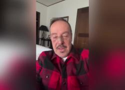 Incidente per Massimo Lopez a Roma, l'attore investito da un pirata della strada, frattura al naso e mano lussata - VIDEO