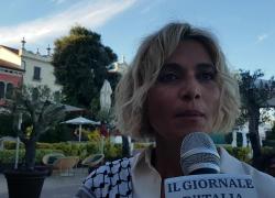 Festival di Venezia, Anna Foglietta: “La mia kefia un simbolo di solidarietà totale col popolo palestinese“