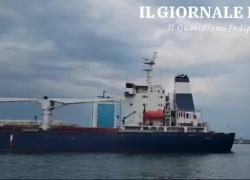 La nave Razoni non attracca: il committente rifiuta il grano, perché "marcio"?