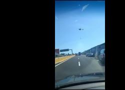 Milano Certosa, tamponamento di tir, autostrada bloccata dal traffico: medici si calano da un elicottero - VIDEO