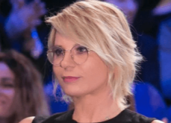 Chi esce stasera ad Amici: eliminato quarta puntata Serale, ospiti e sfide - TUTTE LE ANTICIPAZIONI