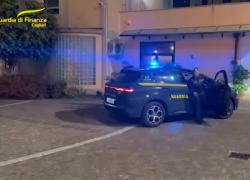 Cagliari, sequestrati 100 panetti di cocaina dal peso di 110 kg, valore oltre $ 10mln,  sequestrati anche $ 30mila in contanti, due arresti - VIDEO