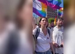 Gay pride a Budapest sfida il Governo: “Siamo 200mila”, Schlein e Calenda si imbucano come al corteo Lgbtq+ del 25 aprile, la dem: “Bella ciao” - VIDEO