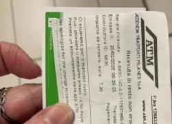Milano, distributore Atm si tiene il resto dei 10 &euro; per il biglietto: invece dei contanti,  scontrino per appuntamento per riavere i soldi - VIDEO