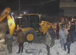 Crollo di un edificio ad Aleppo provoca 10 morti. La causa è una "perdita d'acqua nelle fondamenta" - VIDEO
