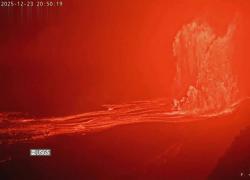 Hawaii, nuova eruzione del vulcano Kilauea, fontane di lava alte fino a 30 metri, in attivit&agrave; a fasi intermittenti da dicembre 2024 - VIDEO