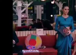 Grande Fratello, Shaila si gratta le parti intime e il seno davanti a tutti, Helena: "Volgare e cafona" - VIDEO