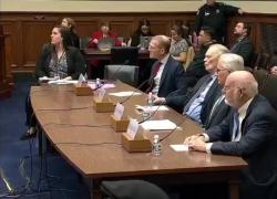 Vaccino Covid, ex direttore del CDC Robert Redfield conferma esistenza effetti avversi sotto giuramento: "Li stavamo nascondendo" - VIDEO