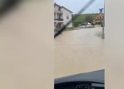 Maltempo Marche, a Pesaro esonda il fiume Genica dopo l'alluvione. Situazione critica - VIDEO