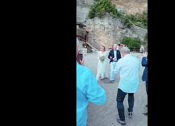 Alessandro Sallusti e Patrizia Groppelli si sono sposati: il matrimonio sulla spiaggia del Golfo dei Poeti in Liguria - VIDEO