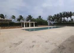 Epstein, i VIDEO di esterni e interni della villa sulla sua isola a Little Saint James: stanze di lusso, giardini con palme e piscine private