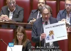 Malore improvviso per l'onorevole Angelo Bonelli in Aula, seduta sul Def sospesa alla Camera - VIDEO