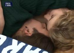 Cricca e Isobel bacio, il VIDEO che tutti aspettavano