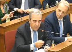 Ranucci convocato in Vigilanza Rai, Gasparri fa show col cognac: "Tenga, se ha bisogno di coraggio", poi tira fuori una carota - VIDEO
