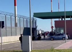 Turetta, il VIDEO dell'arrivo in Italia del giovane accusato dell'omicidio di Giulia Cecchettin: atterrato a Venezia da Francoforte