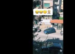 Marito sbaglia parcheggio, la moglie: “che manovra di me**a”; l’ironia del web: “si amano tanto” - VIDEO