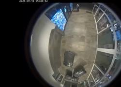 Colonia, esplosione in centro al club Vanity: incappucciato abbandona borsa davanti all’ingresso, ipotesi guerra tra narcos - VIDEO
