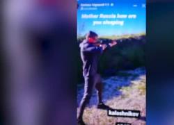 Il presidente della commissione ecomafie Vignaroli spara con un  kalashnikov e si vanta su Facebook. VIDEO