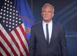 Vaccini Covid mRNA, RFK Jr blocca finanziamenti per sviluppo: "Non proteggono, causano danni, hanno stimolato varianti e prolungato pandemia" - VIDEO    