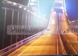 Incendio sul ponte che collega la Crimea alla Russia. Mosca: "Provocato da camion-bomba ucraino" - VIDEO