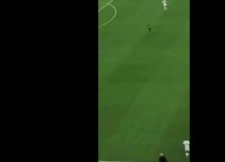Bambino di 2 anni fa invasione di campo: il placcaggio della mamma è da serie A! IL VIDEO 