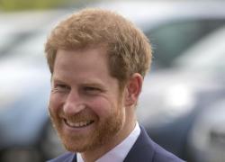 Principe Harry, spunta una ex famosa: "Era il mio toyboy. Succhiava..."
