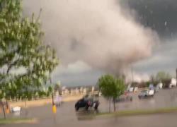 Stati Uniti, il potente tornado in Kansas: centinaia di edifici danneggiati. VIDEO
