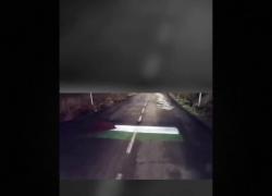 Vuelta di Spagna, graffito di 40 m lungo le strade di Bierzo con nomi dei bambini palestinesi assassinati da Idf a Gaza - VIDEO