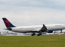 Piovono vermi in cabina sulle teste dei passeggeri su volo Delta Amsterdam-Detroit, il VIDEO è cercatissimo