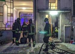 Torino, esplosione e incendio nella cantina del palazzo di via Leini 77: donna 55enne e ragazzo 25enne feriti gravemente su volto e arti - VIDEO