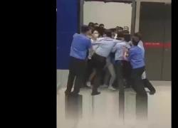 Covid, a Shanghai scatta obbligo di quarantena all'Ikea: clienti scappano nel panico. VIDEO