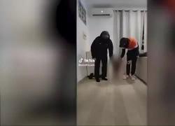 Bambino vestito come Messina Denaro dai genitori: il VIDEO che spopola su TikTok
