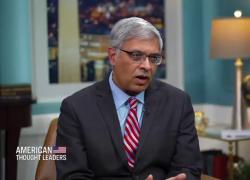 Vaccino Covid, dr Bhattacharya: "Molte persone inoculate hanno riportato danni, ma il sistema li ha manipolati a pensare di non averne" - VIDEO