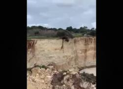 Crolla l'Arco dell'Amore di Melendugno a causa del ciclone Oriana, il simbolo del Salento si sbriciola la notte di San Valentino - VIDEO